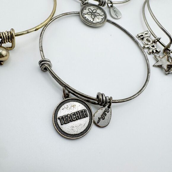 Vintage Charm Bracelets 12 Pieces - Silver Tone & Gold Tone Adjustable Bracelets - Picture 5 of 11